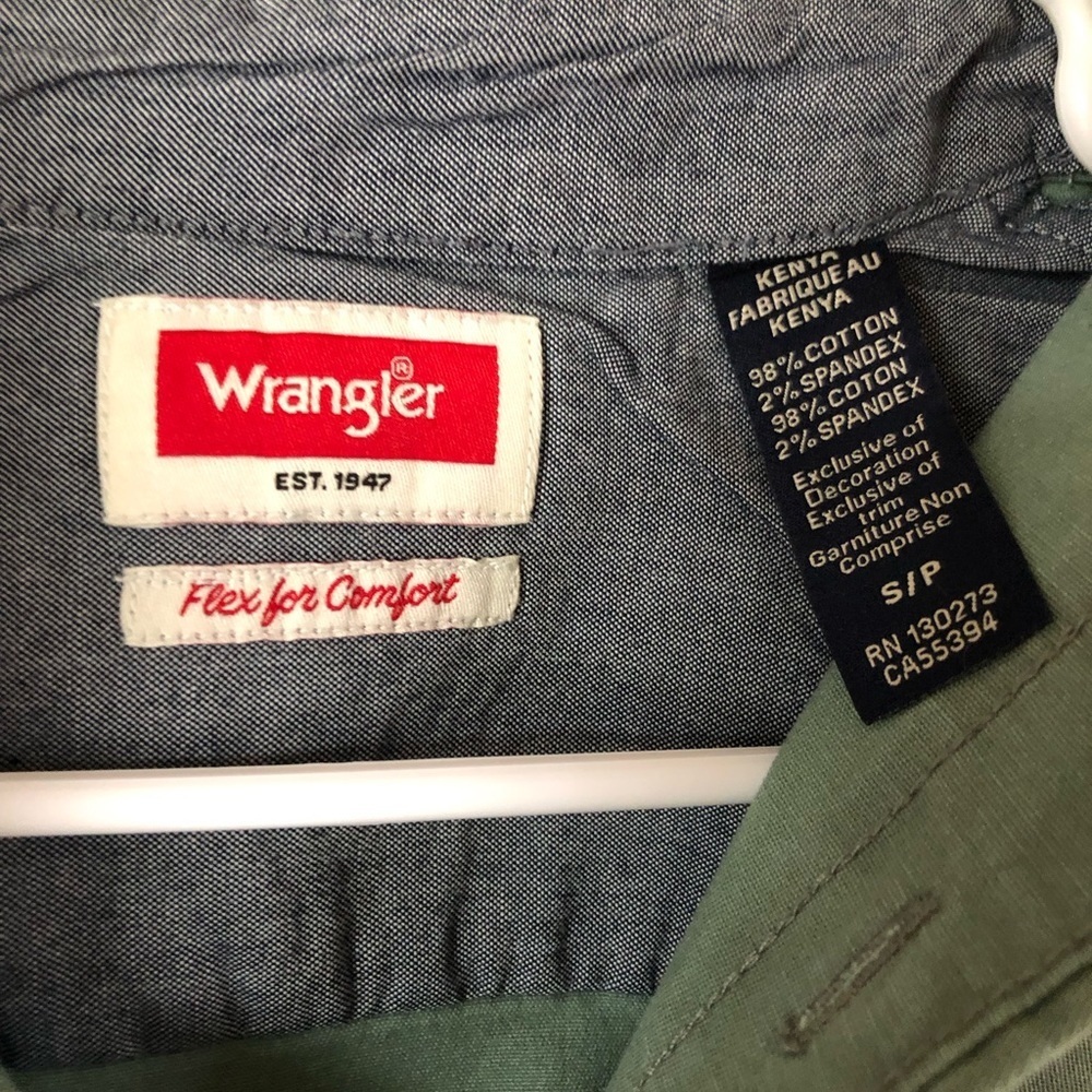 Wrangler button down short sleeved - Picture 2 of 4